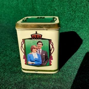 Lady Diana Spencer and The Prince Of Wales  1981 Commemorative Wedding Tin